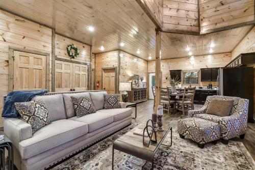 New-Mtn Views-Indoor Pool-Hot Tub-Game Room-Wifi in Sevierville, USA
