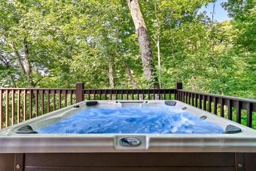 New-Mtn Views-Indoor Pool-Hot Tub-Game Room-Wifi in Sevierville, USA