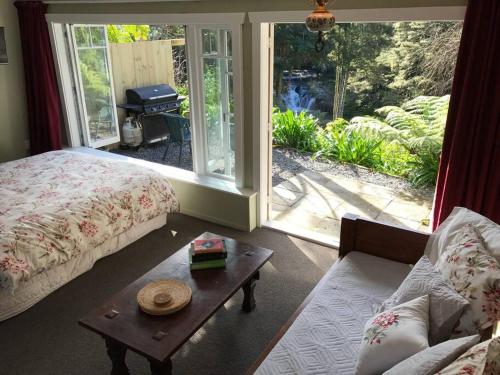 Matakana Waterfall Hideaway in Warkworth