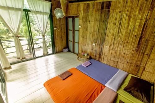 2 bedrooms, 4 beds
