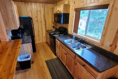 Exterior view, Spacious 3 Bedroom Whitetail Cabin In Voyageurs National Park in International Falls (MN)