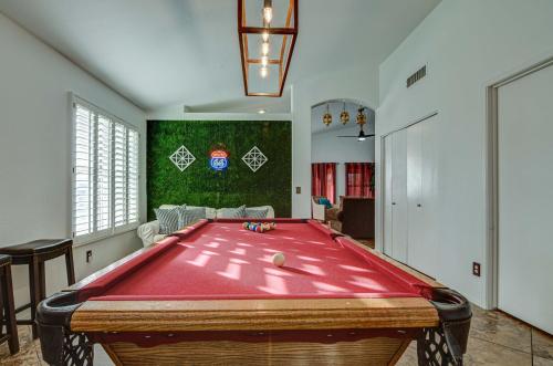 Route 66 Oasis in Downtown Gilbert with Heated Pool & Mini Golf thumb 4