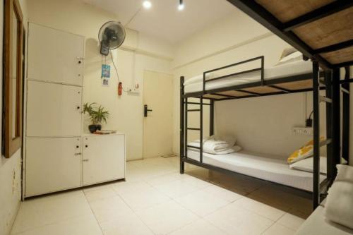1 bunk bed