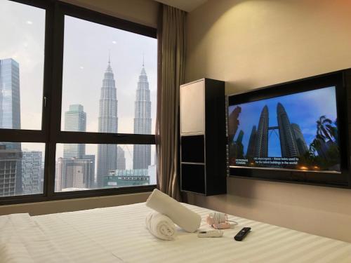 8 Kia Peng Suites KLCC by Luna - image 12