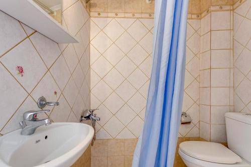 One Bedroom Apartment with living-room (1 to 3 Adults) image 1