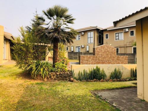 Exterior view of La Bronze Guest Lodge