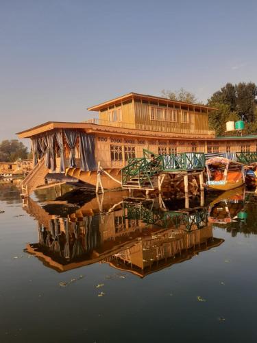 Nageen Castle Group of House Boats - Srinagar Nageen Castle Group of House Boats - Srinagar