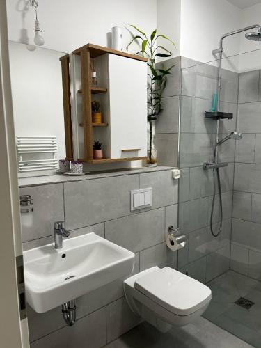 浴室, Charming Retreat Near Berlin - Cozy Stay in a Convenient Location in 呂德斯多夫拜柏林