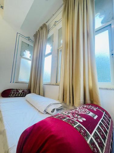 Double Room with Pool View image 10