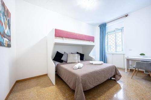Elegant King Apartment in Testaccio Walk to Colosseum, Rome (photo 6)