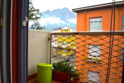 Panoramical appartment Lecco in เลกโก