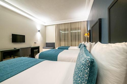 3 twin beds