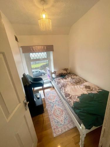 Single bed in a peaceful house in Morriston