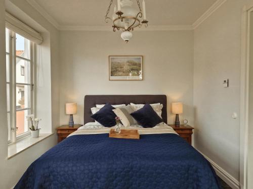 1 queen bed, 1 sofa bed