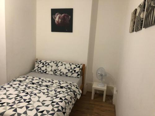 London DM x Weekly Monthly x Deals, Londres