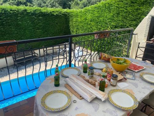 Balkons/terase, Fantastic Four Bed Family Home in Fontiers-Cabardes