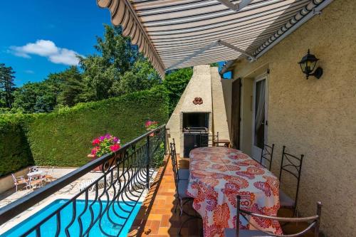 Balkons/terase, Fantastic Four Bed Family Home in Fontiers-Cabardes