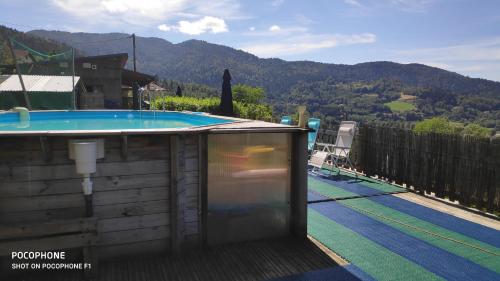 Peldbaseins, Chalet avec vue sur la vallée (Chalet avec vue sur la vallee) in Saint-Maurice-sur-Moselle