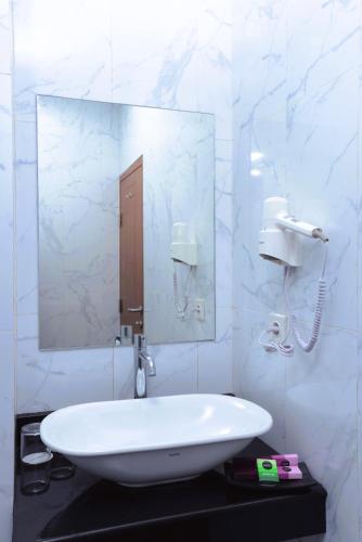 Superior Double or Twin Room image 5