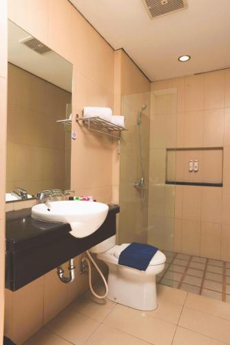 Deluxe King Room image 3