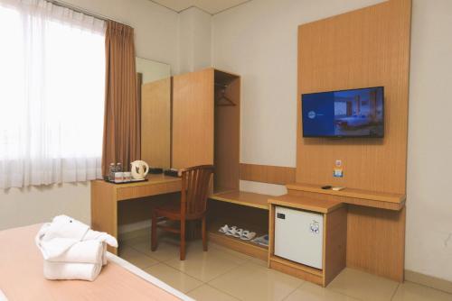 Deluxe King Room image 2