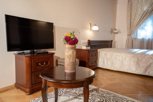 Luxury Triple Room image 10