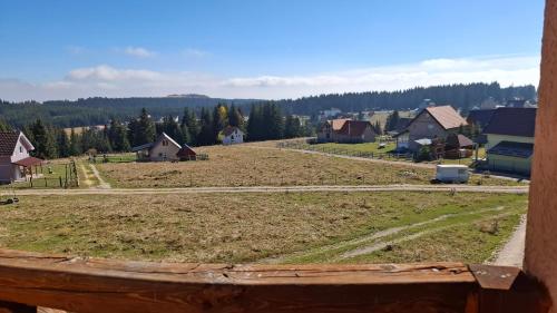 Apkārtne, Santa Golija in Plešin