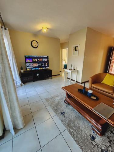 2b - 74 No load shedding - 2 bed home, Centurion (fotografie 2)