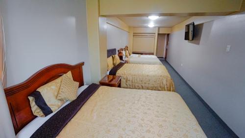 1 double bed, 3 twin beds