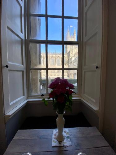 Elegant & Romantic - Entire Flat with 2 Magnificent Views, Bath (fotografie 9)