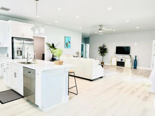 Brand New Tampa Oasis with Private Jacuzzi Retreat in Lutz (FL)