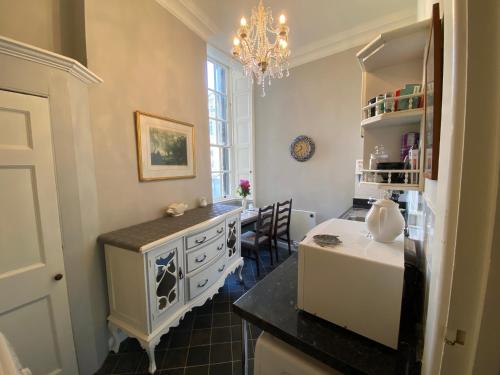 Elegant & Romantic - Entire Flat with 2 Magnificent Views, Bath (fotografie 7)