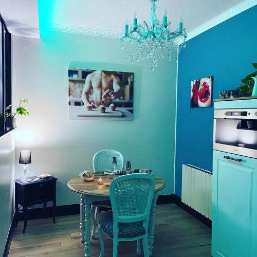 Dream Room avec Jacuzzi, Sauna, Table de massage et Lit à eau (Dream Room avec Jacuzzi, Sauna, Table de massage et Lit a eau) in Forbach