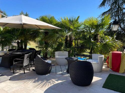 Gîte 2 à 5 personnes, spa, sauna, piscine chauffée, parking gratuit Gîte 2 à 5 personnes, spa, sauna, piscine chauffée, parking gratuit