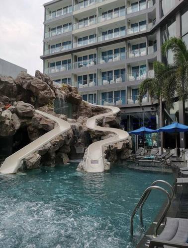 Centara Avenue Residence