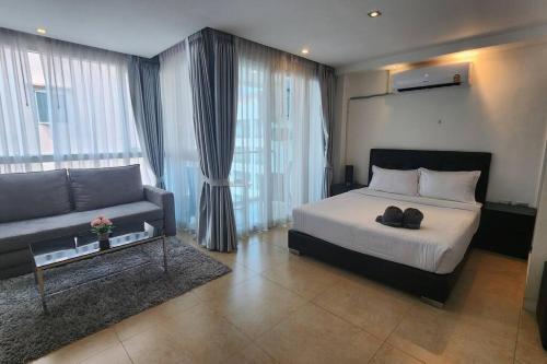 Centara Avenue Residence