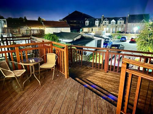 ระเบียง/ชานเรือน, The Elbow Room in คิกคาล์ดี