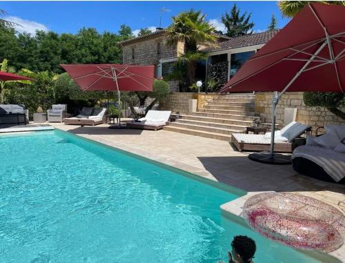Gîte 1 à 4 personnes, piscine, jacuzzi, sauna, Fitness, parking chambre d'hôte Proissans