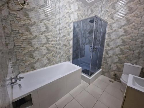 Luxury Lagos House with 4 Bedrooms - image 3