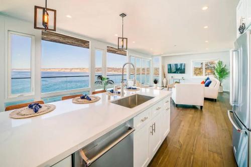 Spectacular La Jolla Cove Compound in San Diego, USA