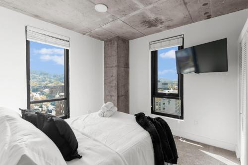 3BR Oasis with Skyline Views in Birmingham, USA