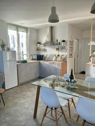 virtuve, Appartement cosy et calme avec parking et terrasse privés (Appartement cosy et calme avec parking et terrasse prives) in Cravanche