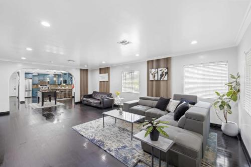 Central Location Family Size Home in Temple City, USA