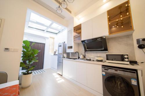 Shanghai Dreams - Hidden Gem on Yongkang Road - Entire Apartment Shanghai Dreams - Hidden Gem on Yongkang Road - Entire Apartment