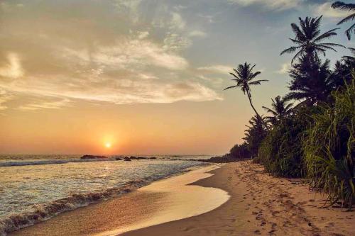 Ceylan Crest Villa Weligama - Tap to explore photos