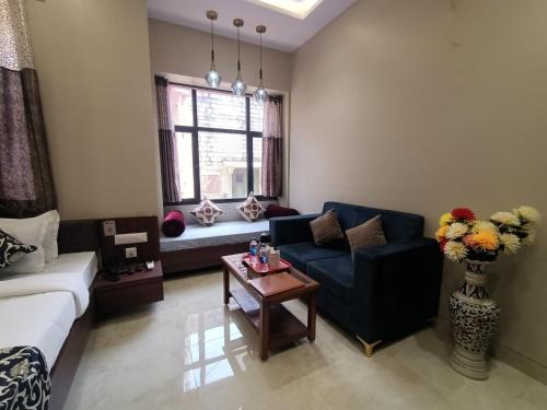 Deluxe Double Room image 2