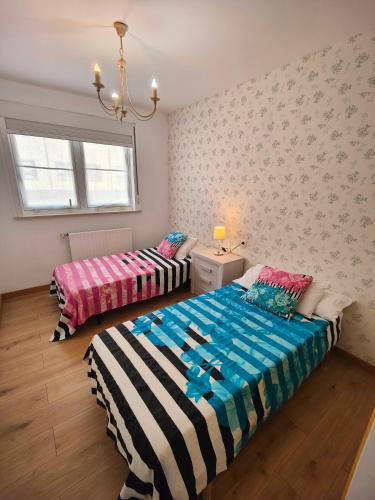 Chalet con WIFI , PS4 , garaje, 5 dormitorios, 3 baños, Santiago de Compostela