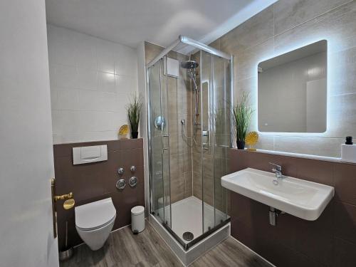 淋浴間, Like at home - moderne Wohnung in Königsbrunn - 30qm - Netflix (Like at home - moderne Wohnung in Konigsbrunn - 30qm - Netflix) in 柯尼希斯布倫