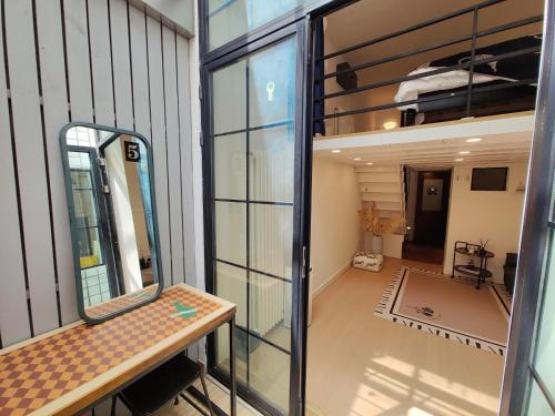 Shanghai Dreams - Cozy Sunroom on Yongkang Road - Entire Apartment Shanghai Dreams - Cozy Sunroom on Yongkang Road - Entire Apartment