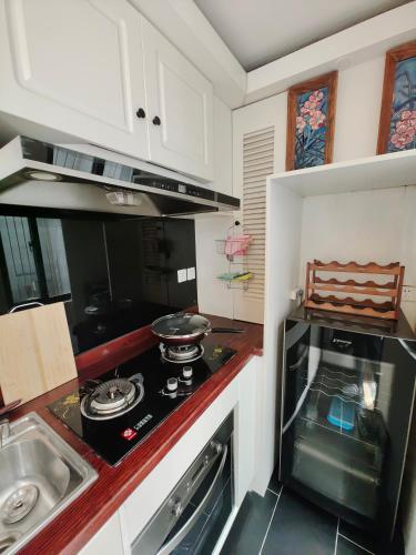 Shanghai Dreams - Cozy Sunroom on Yongkang Road - Entire Apartment Shanghai Dreams - Cozy Sunroom on Yongkang Road - Entire Apartment